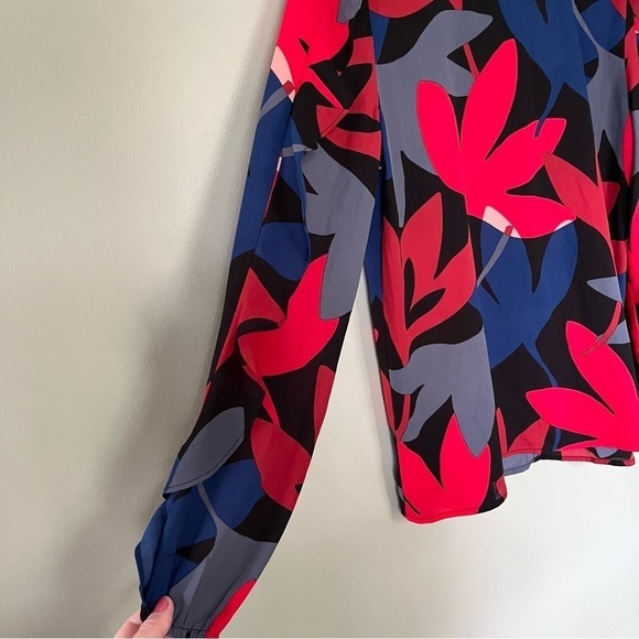 NWT Loft‎ Outlet Women’s Floral Ruffle Sleeve Round Neck Blouse Blue Red Small - Picture 7 of 9